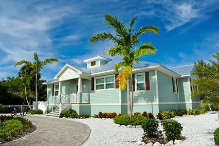 New Beach House with beautiful Landscaping